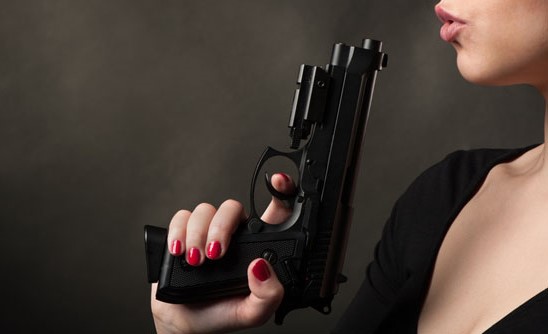 В Махачкале любовница подстрелила жену в драке из-за мужчины