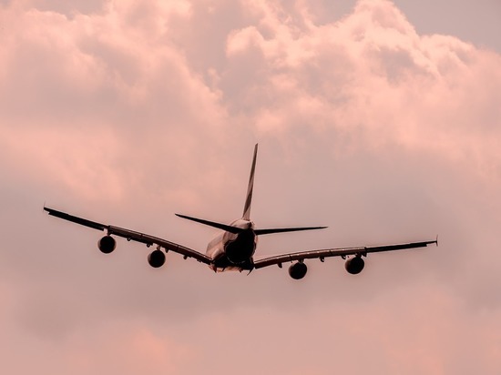 Самолет рейсом из Санкт-Петербурга в Грозный совершил экстренную посадку