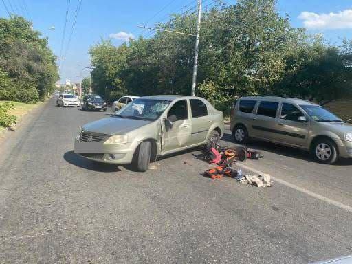 В Ставрополе на улице Серова иномарка сбила мужчину на самокате