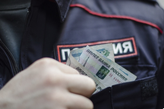 В Северной Осетии полицейский вымогал у иностранца 25 тысяч рублей под угрозой депортации