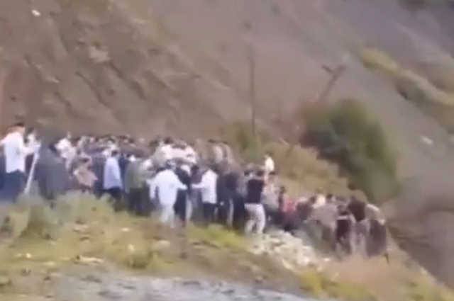 В сети появилось видео потасовки между представителями двух родов в Ингушетии 