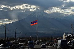 Валюта Армении попала в мировые лидеры после релокации россиян