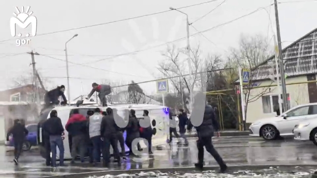 В Грозном после столкновения с Lada Priora перевернулась «Скорая помощь» 
