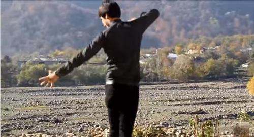 В Дагестане парень извинился за танец на могиле: видео