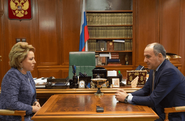 Встреча Рашида Темрезова с главой Совфеда подтвердила недостоверность его отставки