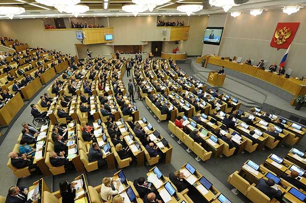 Госдума приняла во втором чтении законопроект о МРОТ в 2022 году 