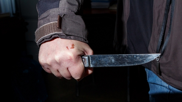 Злоумышленник ранил ножом полицейского в Махачкале
