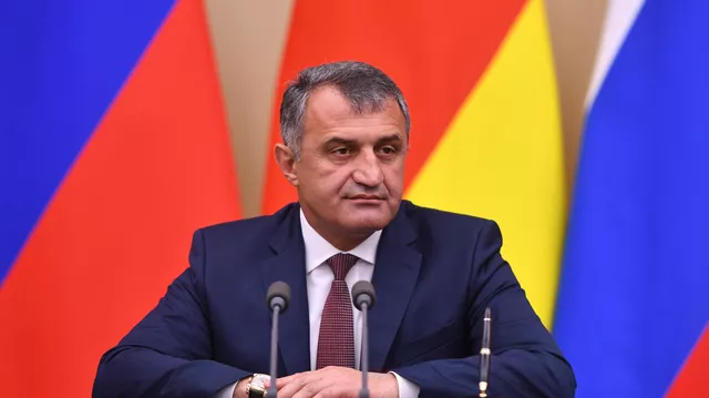 Президент Южной Осетии заявил о намерении провести два референдума 