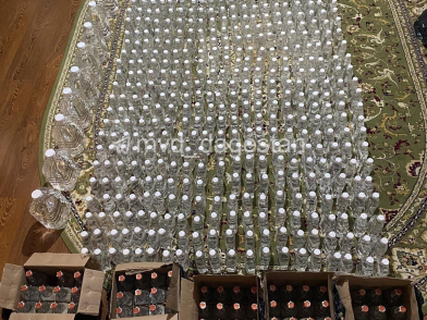 Полицейские Хасавюрта обнаружили партию контрафактного алкоголя 