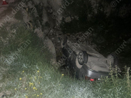 В Дагестане водитель «BA3-21140» погиб после падения машины в трехметровый обрыв
