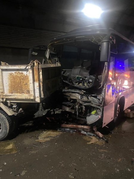 В Сочи 19 человек пострадали в столкновении экскурсионного автобуса с грузовиком и «Газелью»