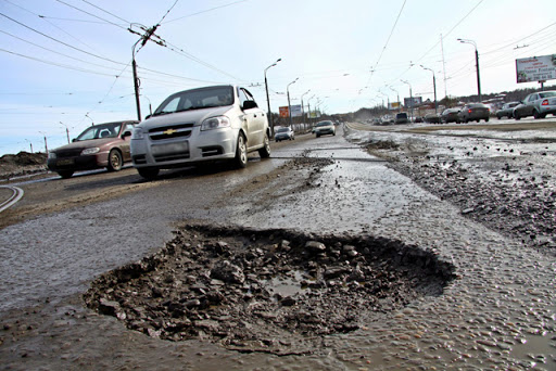 В Нальчике разбиты дороги на многих улицах