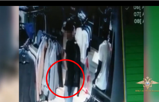 Во Владикавказе рецидивист похитил кроссовки в одном из брендовых магазинов