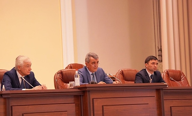 Врио главы Северной Осетии проводит встречи с парламентскими фракциями