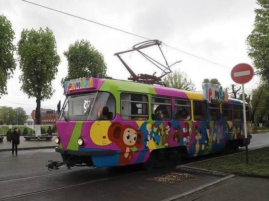 Во Владикавказе запустили мультяшный детский трамвай-кафе