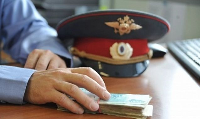 В Дербенте следователь МВД попался на взятке в 200 тысяч рублей