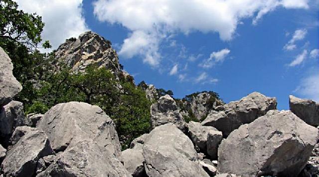 Три туриста пострадали от камнепада в горах КБР