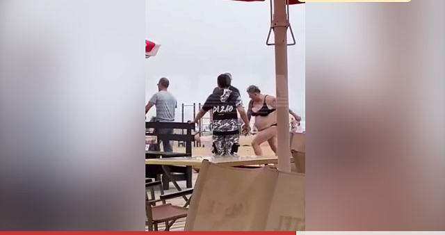 Россиянка в бикини нокаутировала соперницу и ее спутника на пляже