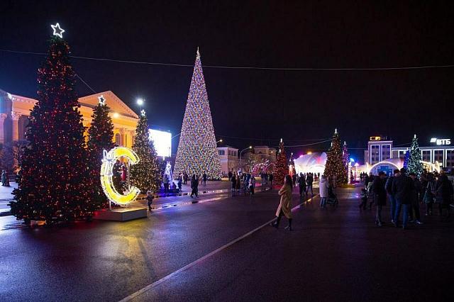 В Ставрополе зажгли главную новогоднюю елку края