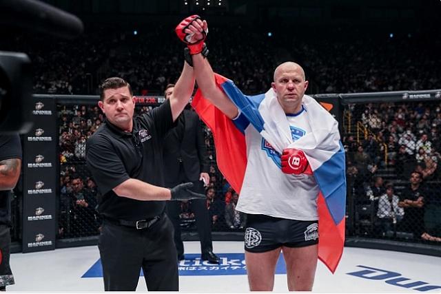 Фёдор Емельяненко победил в Москве на турнире Bellator американца Джонсона за 106 секунд