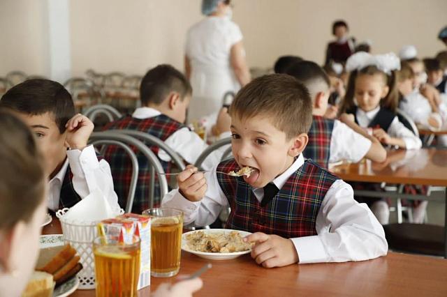 На Ставрополье родители младшеклассников подключились к контролю качества питания детей