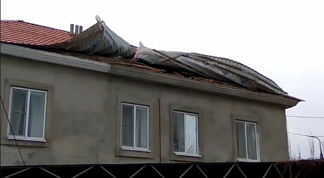 На Ставрополье ураган повредил около 40 соцобъектов
