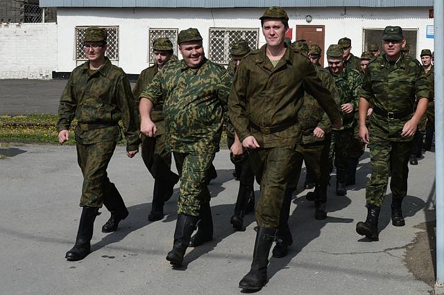 На сборы в армию призывают россиян, которые находятся в запасе
