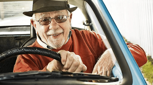 Пенсионеров хотят освободить от транспортного налога