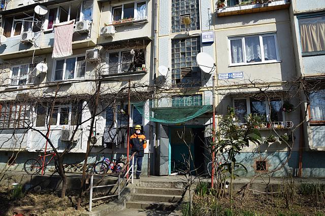 Из-за оползня эвакуируют более 200 жильцов пятиэтажки в Сочи