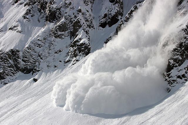 В горах КЧР возникла угроза схода снежных лавин