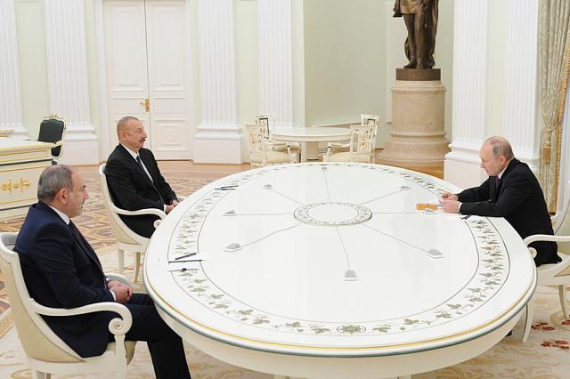 В гостях у Путина Алиев и Пашинян договорились создать рабочую группу