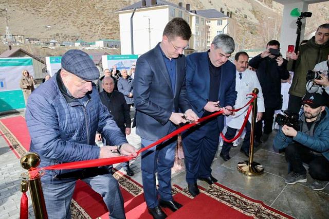  Новак принял участие в открытии здания амбулатории в селении Эльбрус