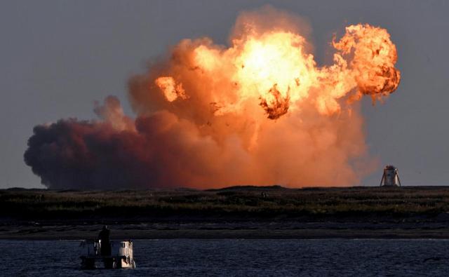 Разработанный SpaceX прототип ракеты взорвался через несколько минут после посадки
