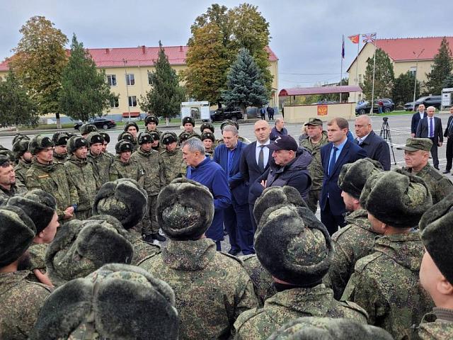 Глава КЧР Темрезов встретился с мобилизованными в РСО-А, где они проходят подготовку  