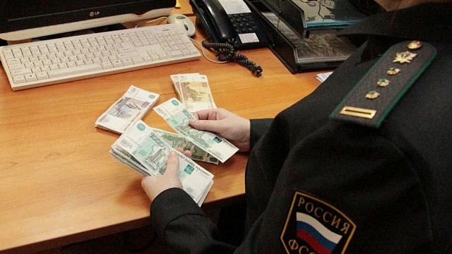В КБР пристав украл у должника почти 50 тысяч рублей под видом оплаты долга