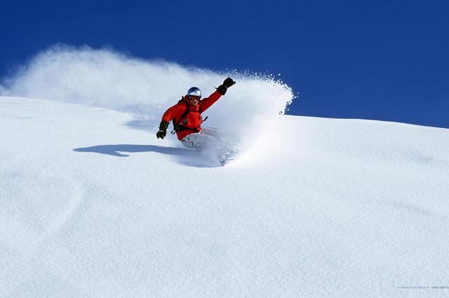 Спасатели КБР нашли живым пропавшего на Эльбрусе сноубордиста