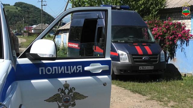На Ставрополье труп мужчины нашли раним утром во дворе частного дома 