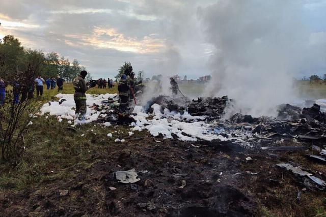 Один из обломков самолета Пригожина обнаружили в двух километрах от места крушения
