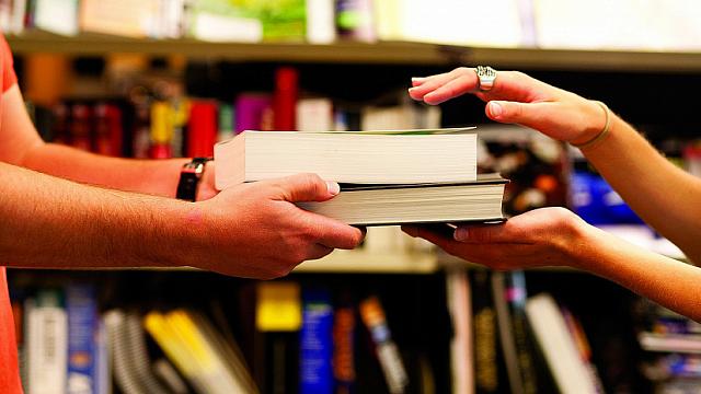 Жителям КЧР предложили подарить книги детским библиотекам Донбасса