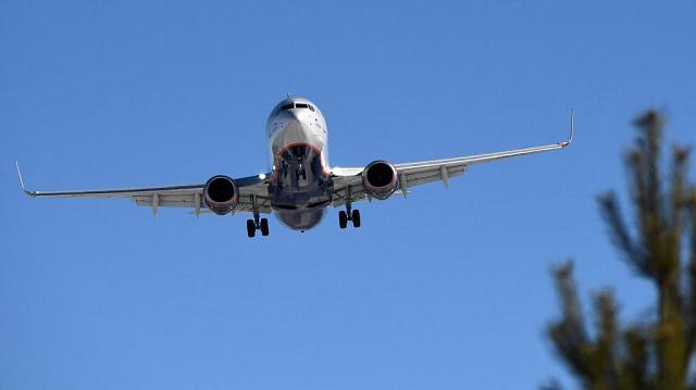 Летевший из Грозного в Москву самолёт подал сигнал тревоги над Каспием