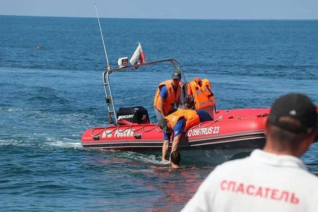 Сочинские спасатели выловили в море тело парня, которого унесла стремительная река