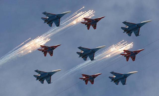 В День Победы в Москве, Петербурге и других городах отменены авиапарады
