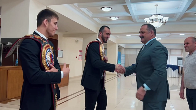 Глава Дагестана Сергей Меликов встретился с чемпионами мира по боксу 