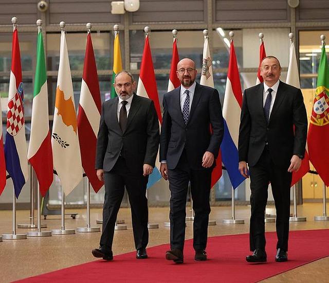 Азербайджан и Армения стали готовиться к мирным переговорам между собой