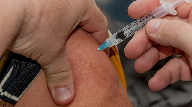 Эксперты: Из-за вакцины пандемия может продлиться до 2023 года