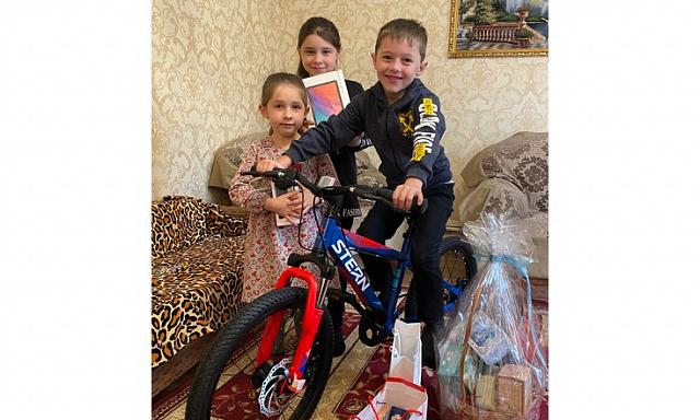 Чайка подарил велосипед 6-летнему мальчику из КБР