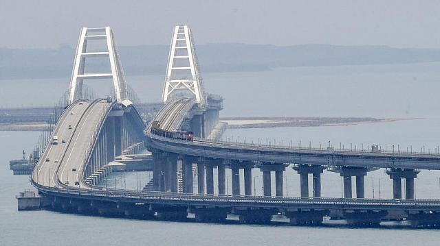 Движение по правой стороне Крымского моста восстановили 