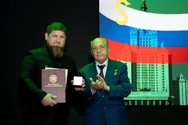 Ректор МГУ наградил медалью главу Чечни