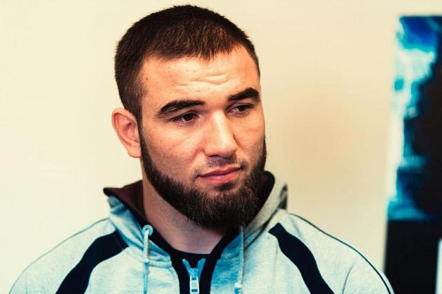 Чеченский боец Вахаев напал на соперника во время интервью: видео  