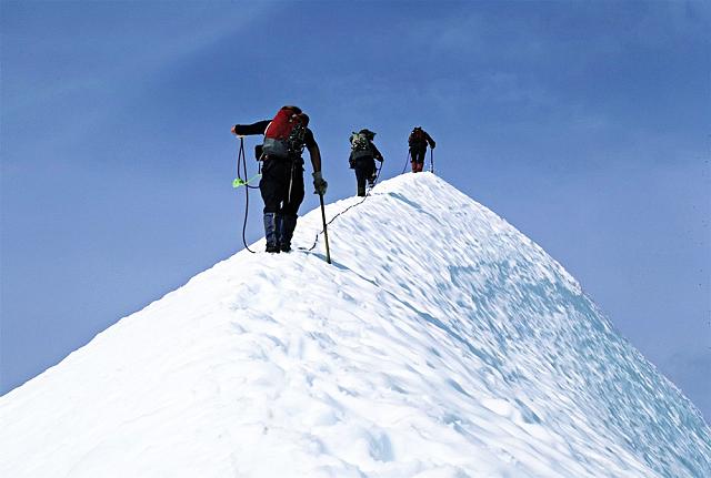 На Эльбрусе 40-летний альпинист погиб на высоте 5400 метров